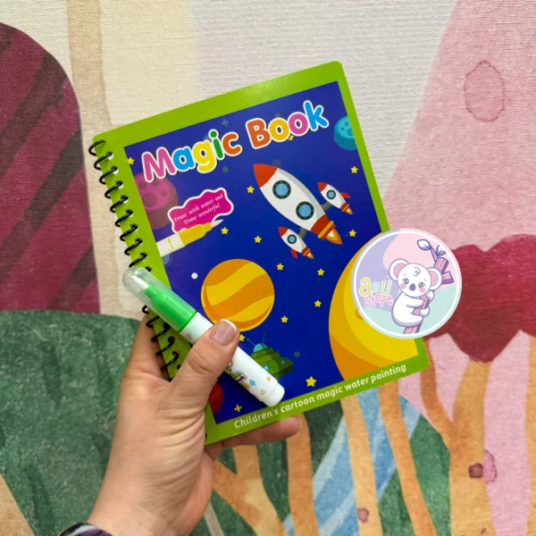 Libro mágico de agua; espacio