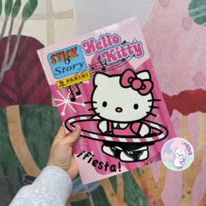 Hello Kitty: stickers e historias